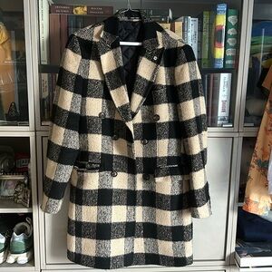Medium men’s plaid peacoat. Excellent condition